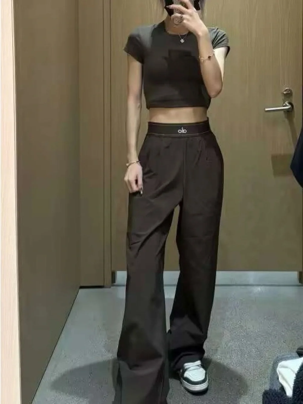 ALO Yoga Wide-Leg Pants in Dark Brown